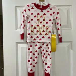 💕🆕Rae Dunn So Loved Pajamas, 2T💕